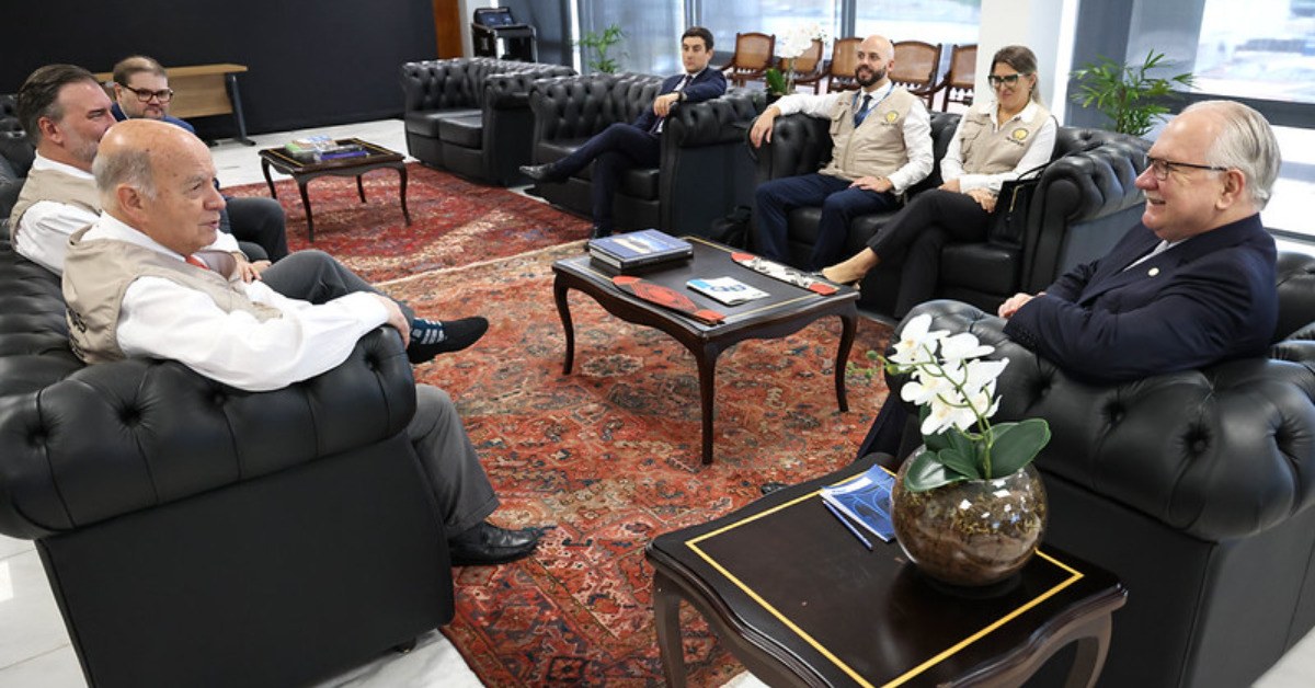 Edson Fachin recebe chefe da missão da OEA para as eleições de 2026