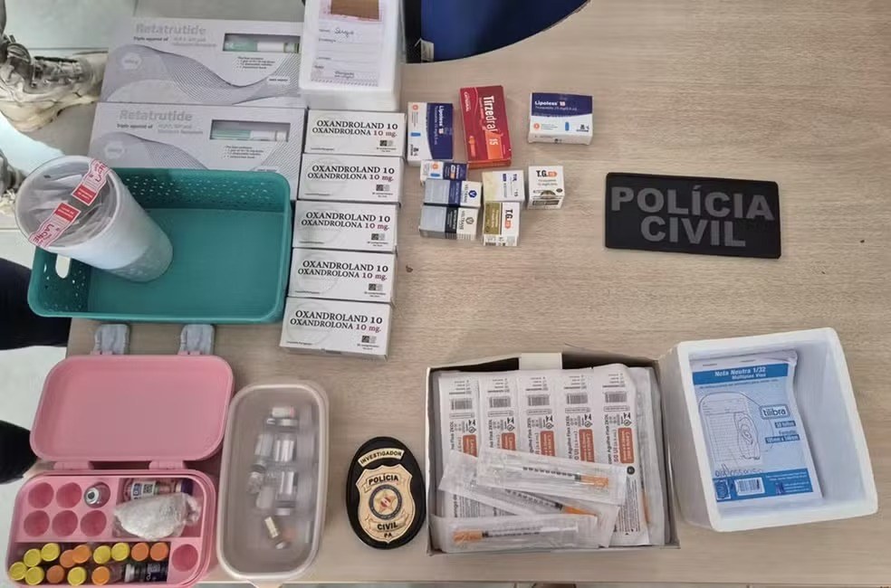 Uma mulher foi presa em flagrante na quarta-feira (7), em Paragominas (PA), sob a acusação de vender anabolizantes e canetas emagrecedoras sem registro da Anvisa.