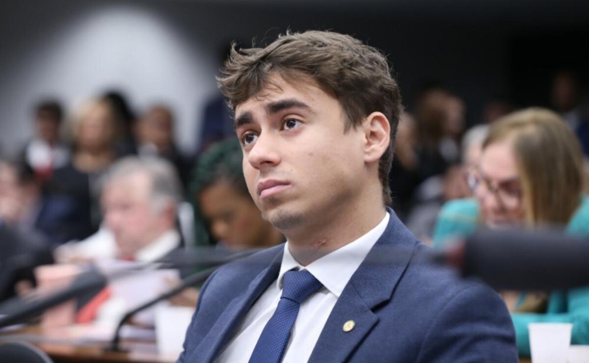 Nikolas Ferreira participa de caminhada em Boa Viagem, Zona Sul do Recife